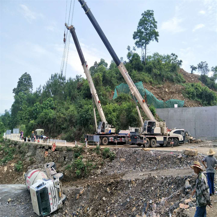 郯城汽车掉沟里叫吊车救援要多少钱